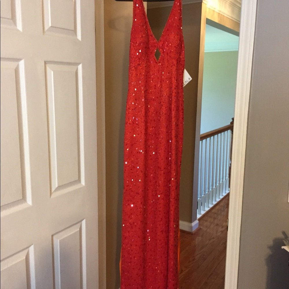 Sexy Elegant handcrafted beading evening